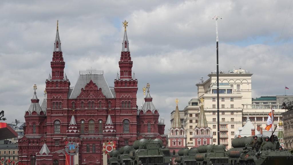 ARCHIV - Russland hat zum 80. Jahrestag des Sieges der Sowjetunion über Nazi-Deutschland auf dem Roten Platz mit einer großen Militärparade an das Ende des Zweiten Weltkriegs im Jahr 1945 erinnert. Foto: Ulf Mauder/dpa/Archiv