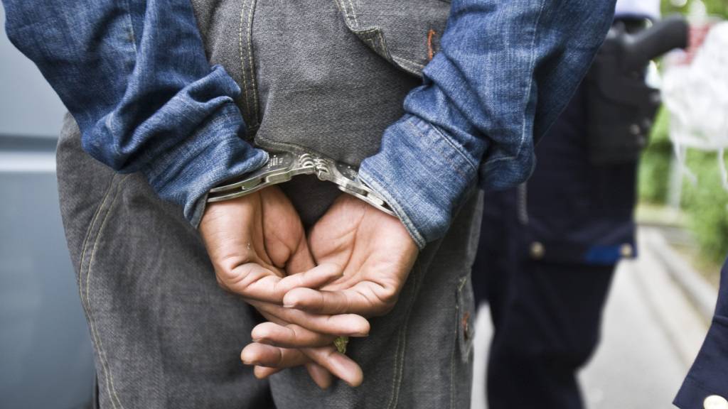 Die Zuger Regierung will in der Polizeistatistik bei Interventionen von häuslicher Gewalt künftig die Täterinnen und Täter nach Nationalität und Aufenthaltsstatus aufschlüsseln. (Symbolbild)
