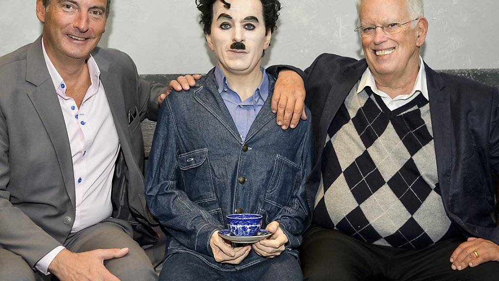Die Gedenkveranstaltungen zum 40. Todestages von Charlie Chaplin wurden am Mittwoch von Museums-Direktor Jean-Pierre Pigeon (links) und dem Sohn des Ausnahmekünstlers, Eugene Chaplin (rechts) bekannt gegeben.