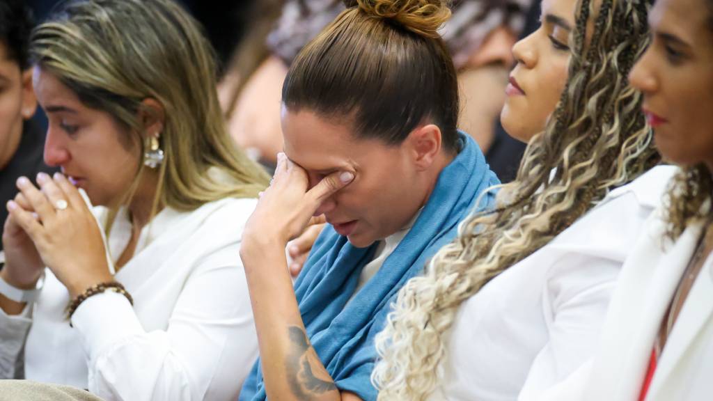 HANDOUT - Angehörige der ermordeten Stadträtin Marielle Franco im Gerichtssaal. Fast acht Jahre nach dem Mord in Rio de Janeiro sind fünf Beteiligte zu langjährigen Freiheitsstrafen verurteilt worden. Foto: Gustavo Moreno/STF/dpa - ACHTUNG: Nur zur redaktionellen Verwendung im Zusammenhang mit der aktuellen Berichterstattung und nur mit vollständiger Nennung des vorstehenden Credits