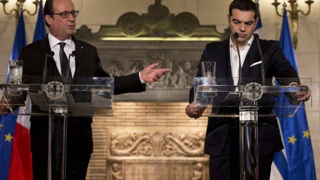 François Hollande (links) und Alexis Tsipras am Freitag an ihrer Medienkonferenz in Athen.