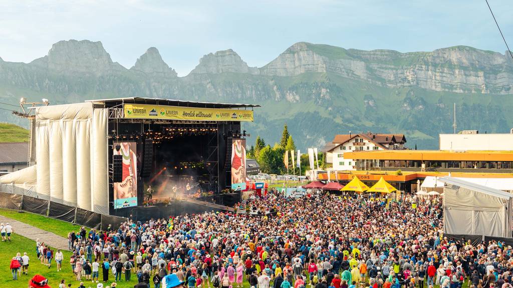 Flumserberg Open Air - Imposante Bühne vor der einmaligen Bergkulisse