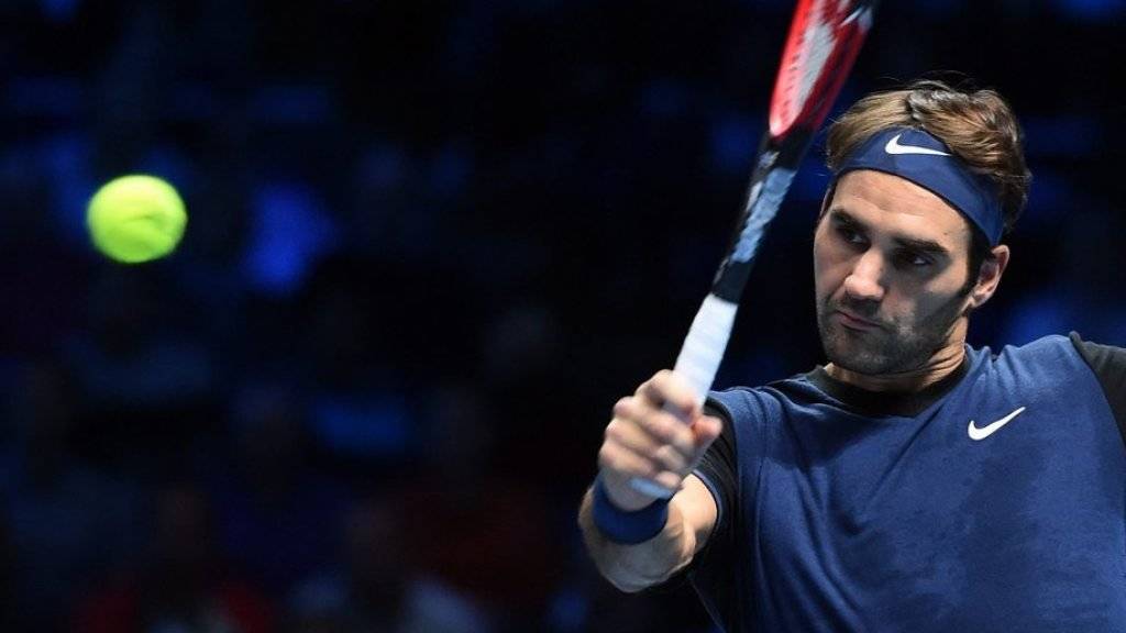 Ist das ein Schatten oder tatsächlich der Ansatz eines Bartes? Roger Federer (hier im erfolgreichen Spiel gegen  Novak Djokovic am Dienstag in London) ist offenbar rasierfaul geworden (Archiv).
