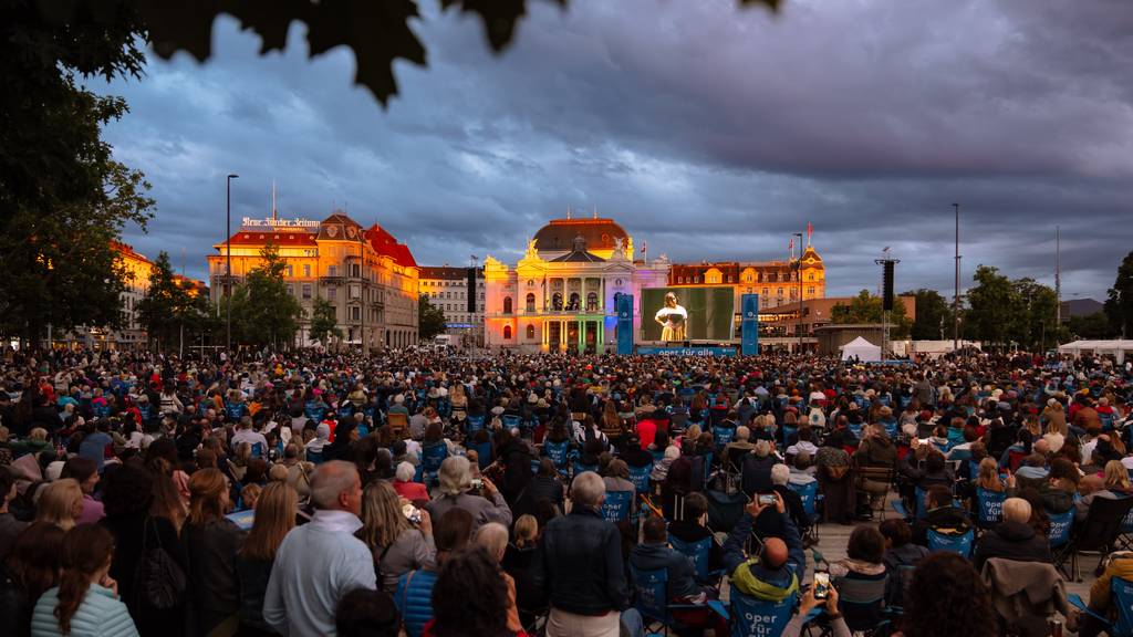 «oper für alle» lockt 12'000 Menschen auf den Bürkliplatz