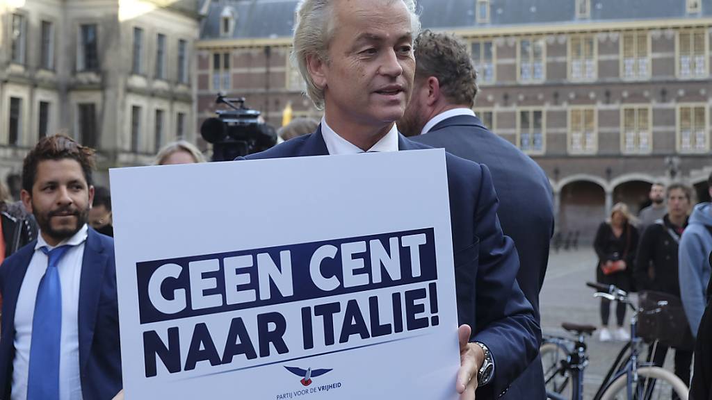 «Kein Cent nach Italien»: Der niederländische Oppositionspolitiker Geert Wilders beim Besuch des italienischen Premiers Giuseppe Conte bei seinem Amtskollegen Mark Rutte am Freitag in Den Haag.