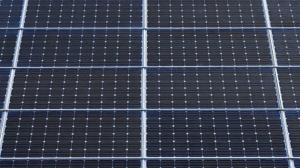 In Nidwalden sollen grosse Sonnenkraftwerke zügig bewilligt werden. (Symbolbild)