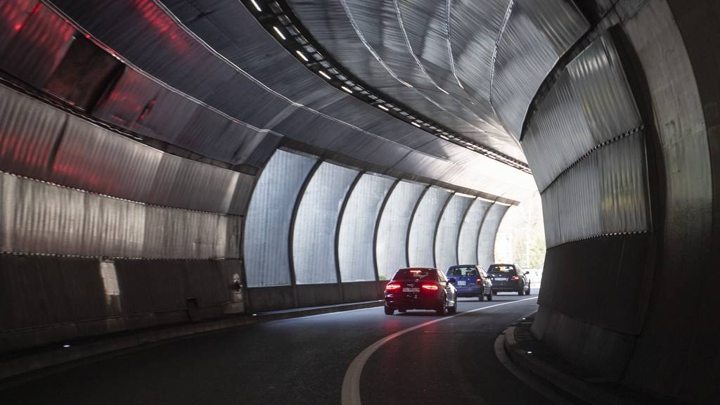 Tank leer, Fahrer voll – Auto blockiert Rosenbergtunnel