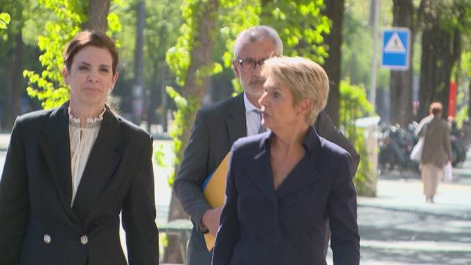 Karin Keller-Sutter präsentiert Lex UBS