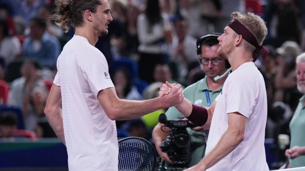 Alexander Zverev (links) verliert gegen Alejandro Davidovich Fokina