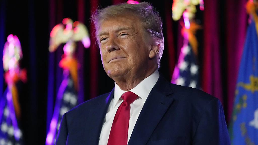 ARCHIV - Donald Trump, ehemaliger Präsident der USA, spricht bei einer Wahlkampfveranstaltung in Las Vegas. Foto: John Locher/AP/dpa