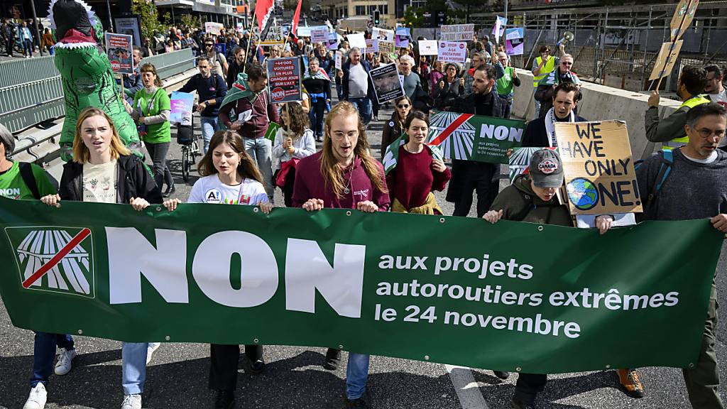 Demonstrationen gegen Autobahnausbau in der Westschweiz