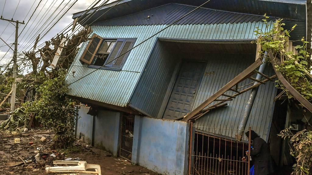 Nach den schweren Unwettern im Süden Brasiliens ist die Zahl der Toten weiter gestiegen. Foto: Wesley Santos/AP