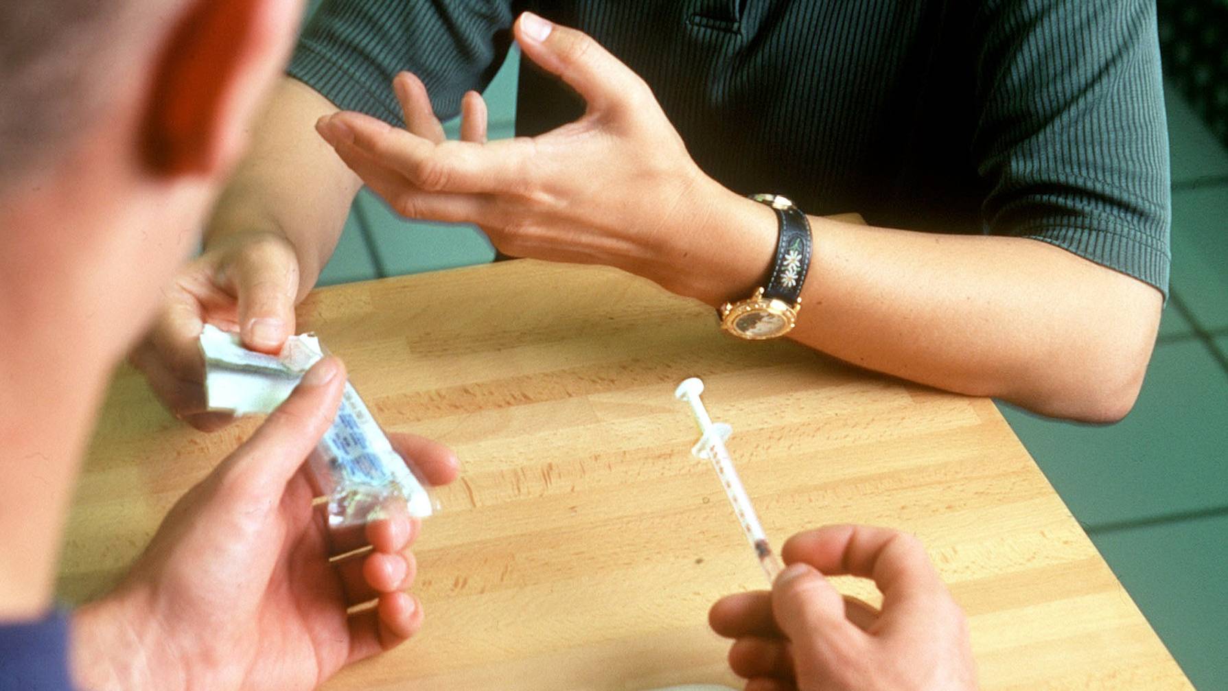 Die Heroinabgabe wird wegen dem Ansteckungsrisiko während der Pandemie vereinfacht.