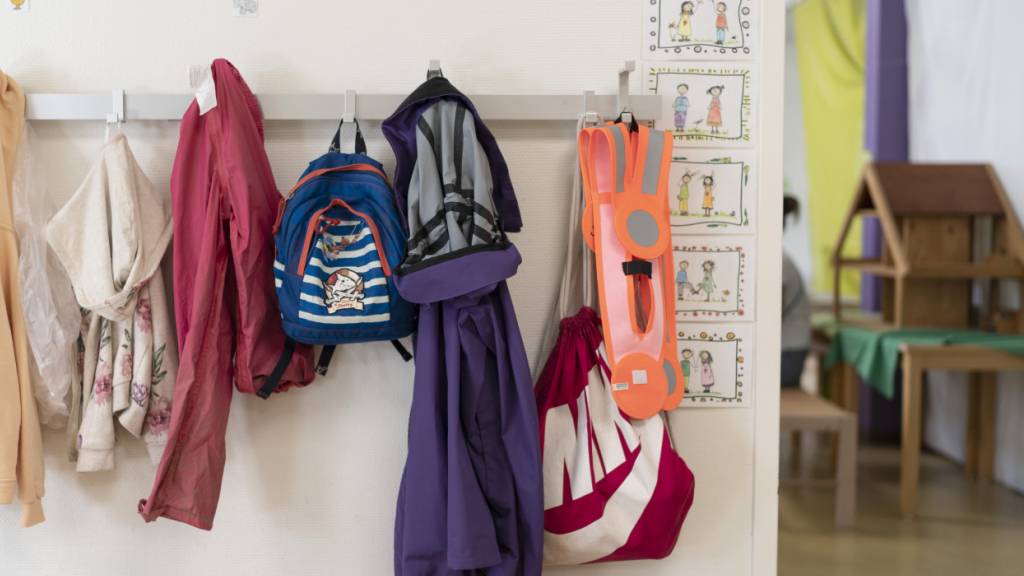 Der Luzerner Kantonsrat will in den Kindergartenzimmern keine grundsätzliche «Doppelbesetzung» mit zusätzlichem Personal prüfen lassen. (Symbolbild)