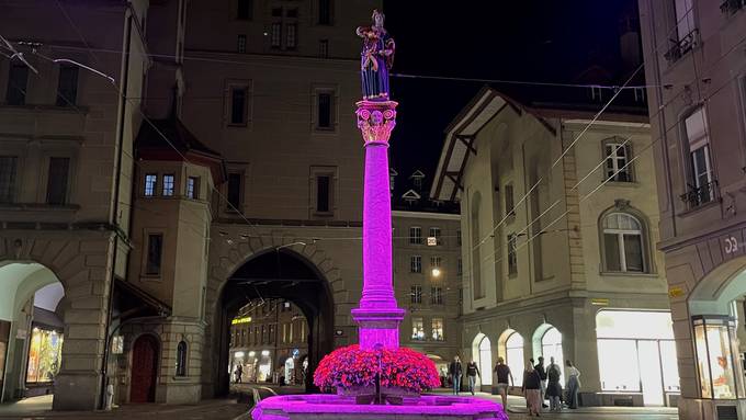 «Pink October»: Brunnen in Bern erstrahlt wegen Brustkrebs in Farbe