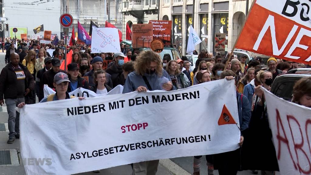 «No Frontex»-Demonstration in Bern: Über tausend Personen gegen den Ausbau der Grenzschutzbehörde
