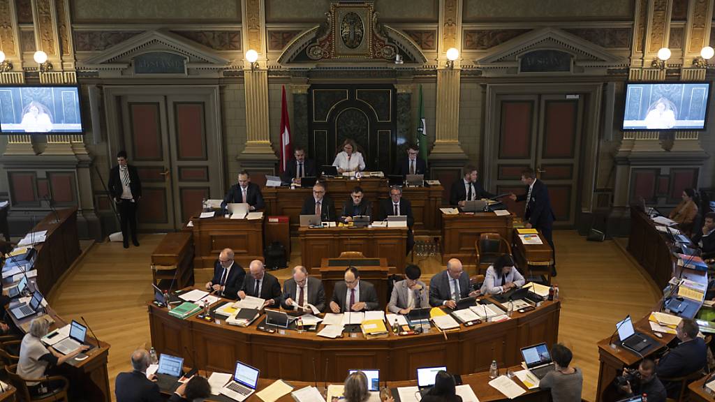 Die Mehrheit des St. Galler Kantonsrats will vor eigenen Massnahmen den Reformprozess in der katholischen Kirche abwarten. (Archivbild)