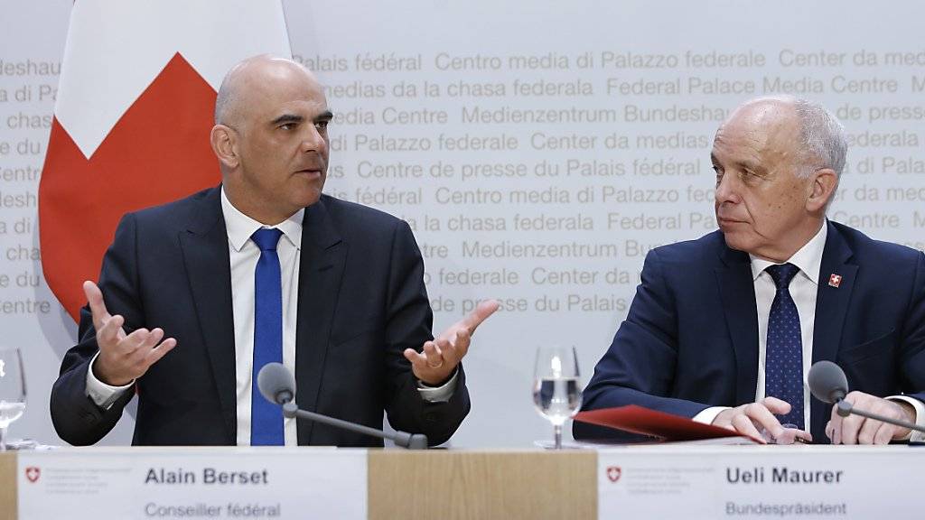 Bundespräsident Ueli Maurer (rechts) und Innenminister Alain Berset werben für die AHV-Steuervorlage. Sie sprechen von einem ausgewogenen Kompromiss.
