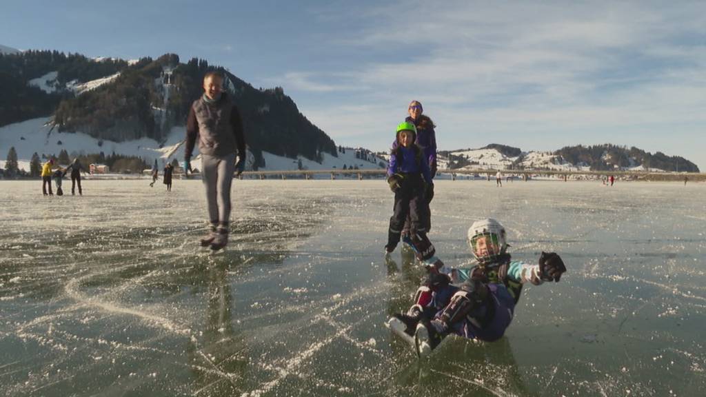 Schlittschuh-Spass auf Sihlsee in Einsiedeln