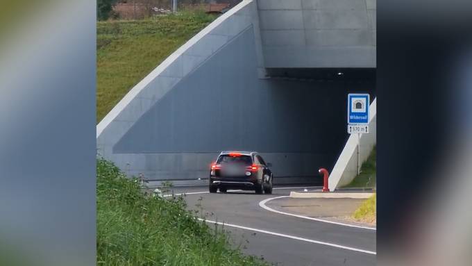 Eröffnung erst am Samstag – Auto fährt in Wilderswil schon über neue Strasse 