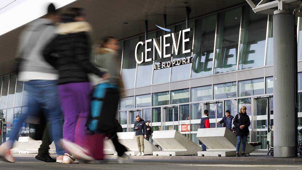Der Genfer Flughafen verzeichnete ein deutlich höheres Passagieraufkommen als noch im Jahr davor. (Archivbild)