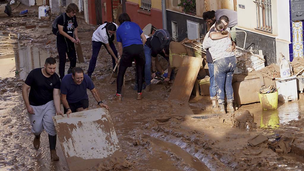 Nach der Flut: Suche nach Vermissten in Spanien