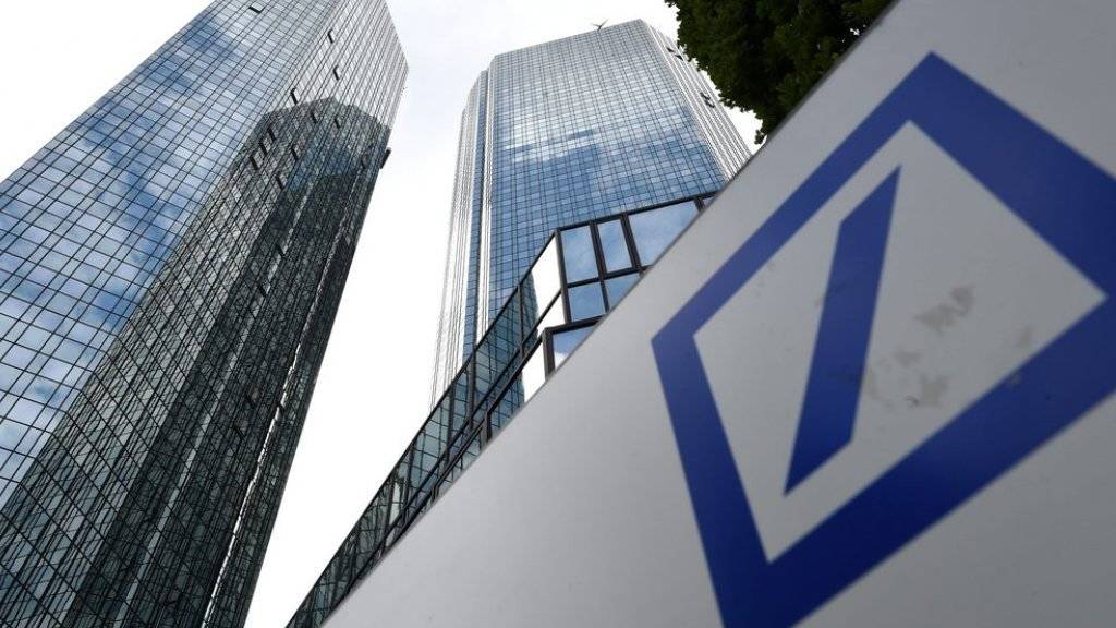 Wegen des angekündigten Rekordverlusts will die Deutsche Bank die Dividende reduzieren oder ganz ausfallen lassen.