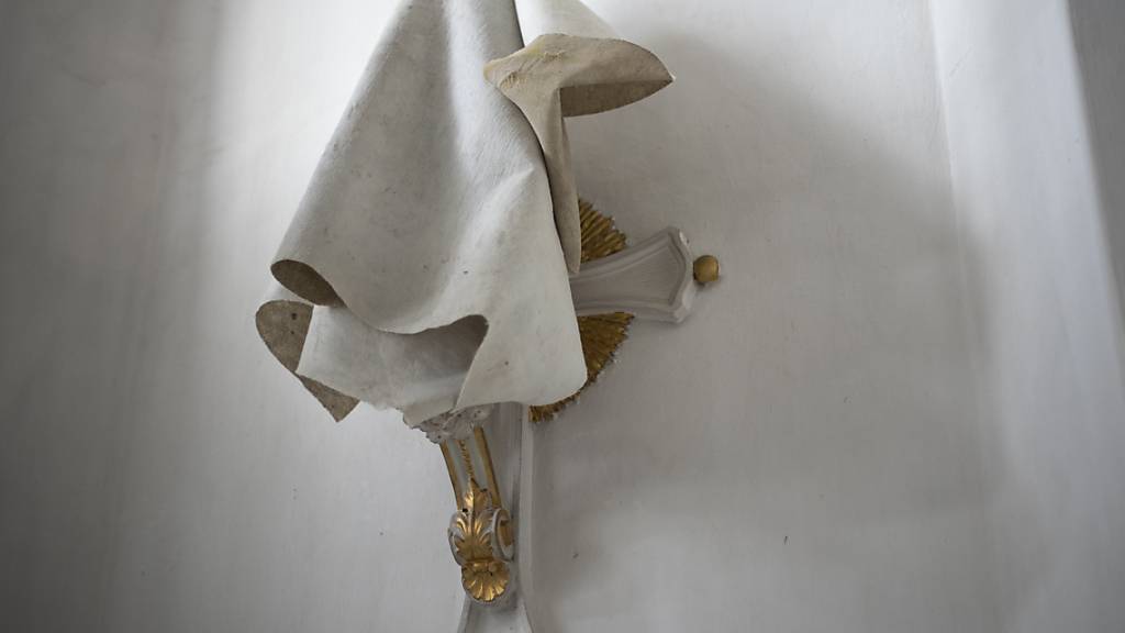 Bei der Katholischen Kirche des Kantons Zürich sind bis jetzt rund 25 Meldungen über mögliche Übergriffe eingegangen. Seit einem Monat betreibt die Kirche eine anonyme Online-Meldestelle. (Symbolbild)