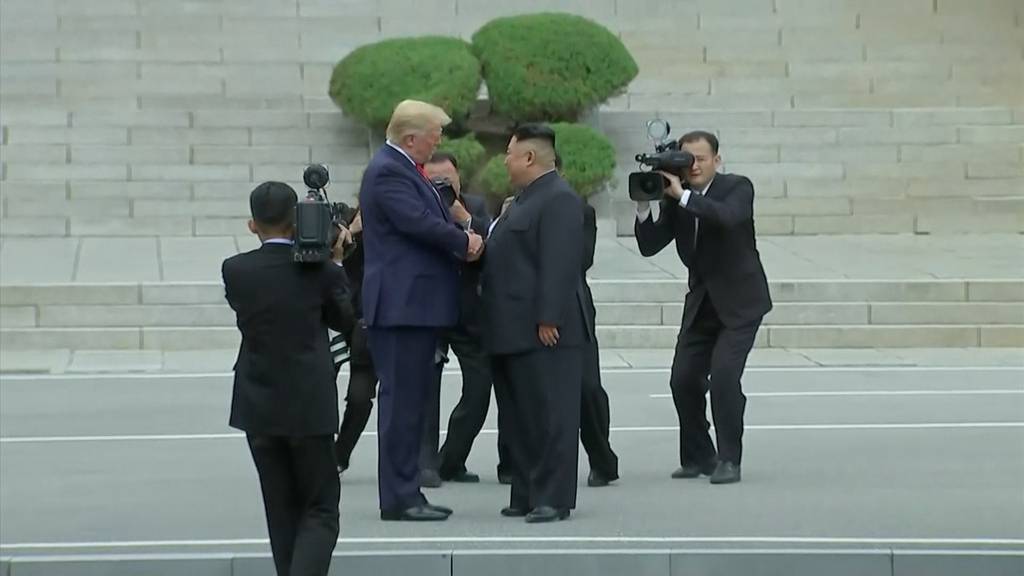 Trump betritt als erster US-Präsident Nordkorea