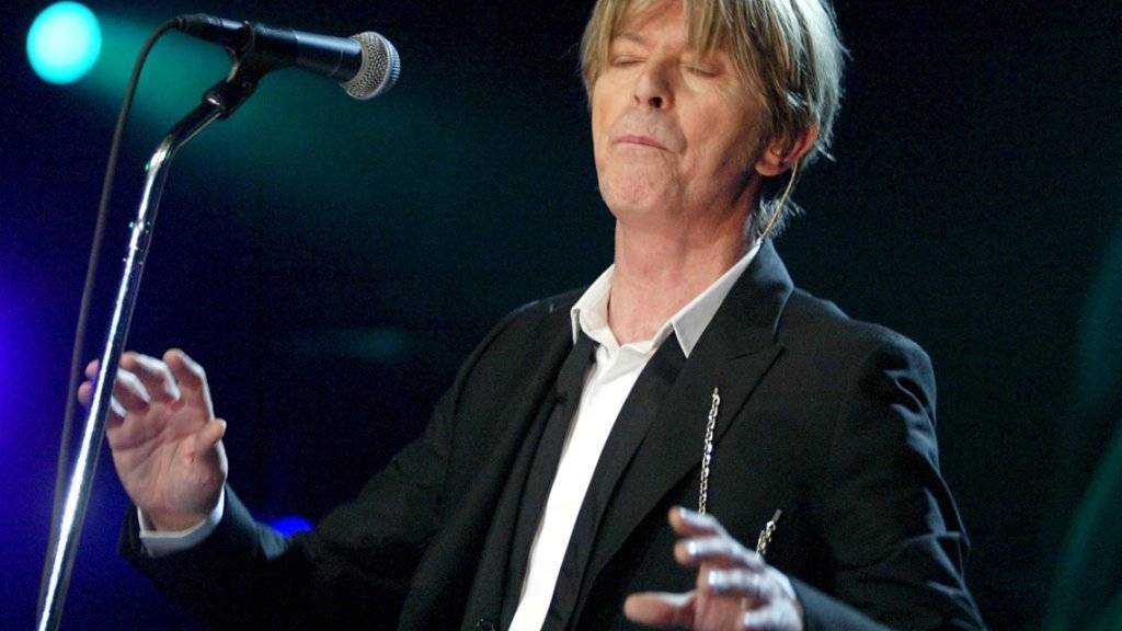 David Bowie bei seinem Konzert am Montreux Jazz Festival 2002 (Archiv).