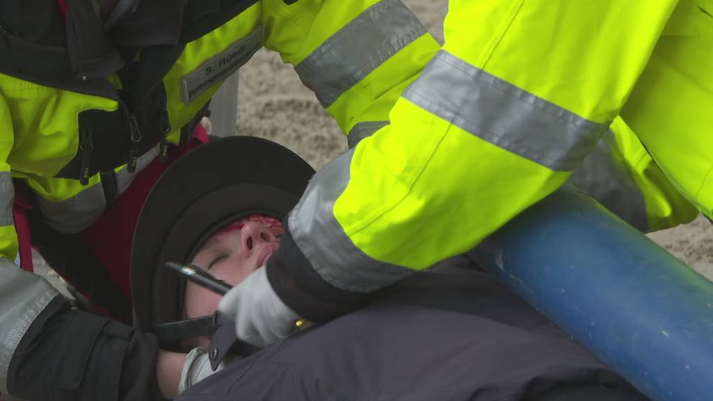 Rettungsdienst-Lernende üben den Ernstfall