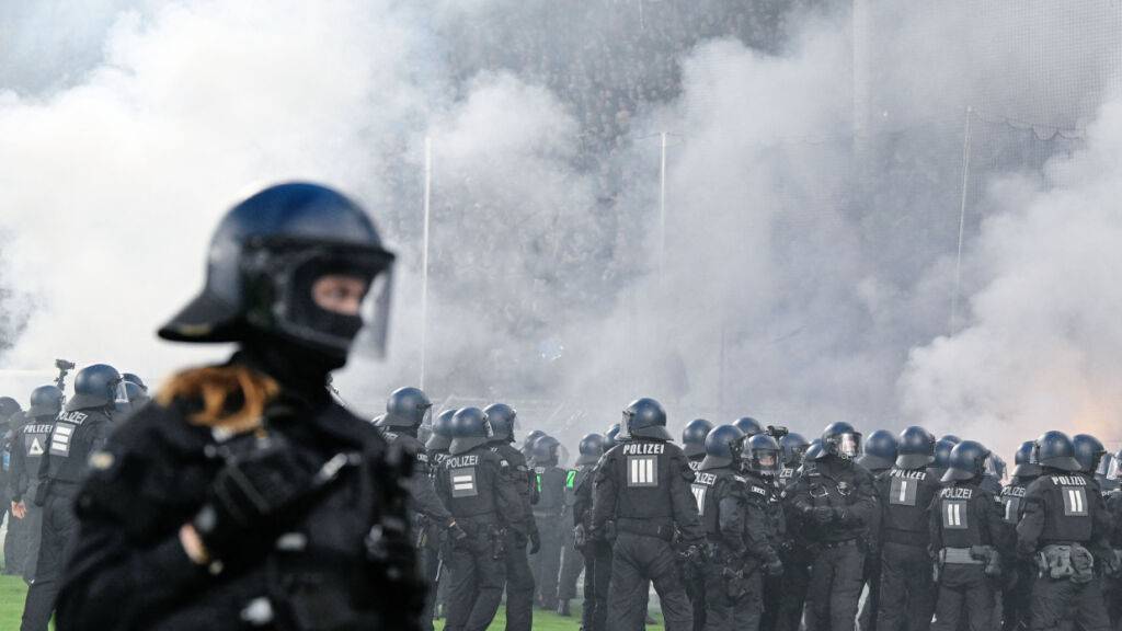 Insgesamt standen beim Pokal-Derby zwischen Mannheim und Kaiserslautern rund 1400 Sicherheitskräfte im Einsatz.