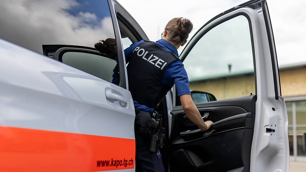 Die Kantonspolizei Thurgau musste am Donnerstag zu einem Unfall ausrücken, bei dem eine Fussgängerin in Amriswil mittelschwer verletzt wurde. (Symbolbild)