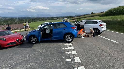 Vortritt missachtet: 2 Verletzte bei heftigem Unfall in Rottenschwil