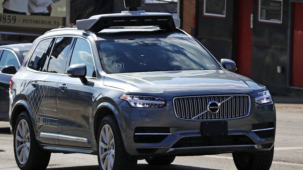 Die Roboter-Autos des Fahrdienstvermittlers Uber sind wieder auf US-Strassen unterwegs. Im Bild ein Testauto im US-Bundesstaat Pennsylvania. (Archivbild)