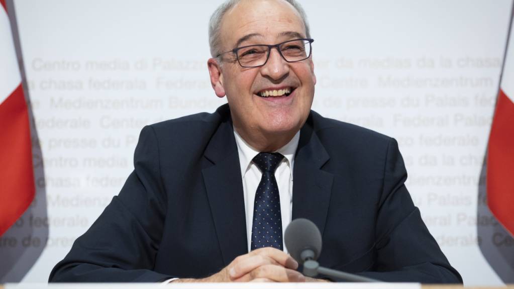 Der abtretende Bundesrat Guy Parmelin hat in einem «CH Media»-Interview für eine weibliche Nachfolge plädiert.
