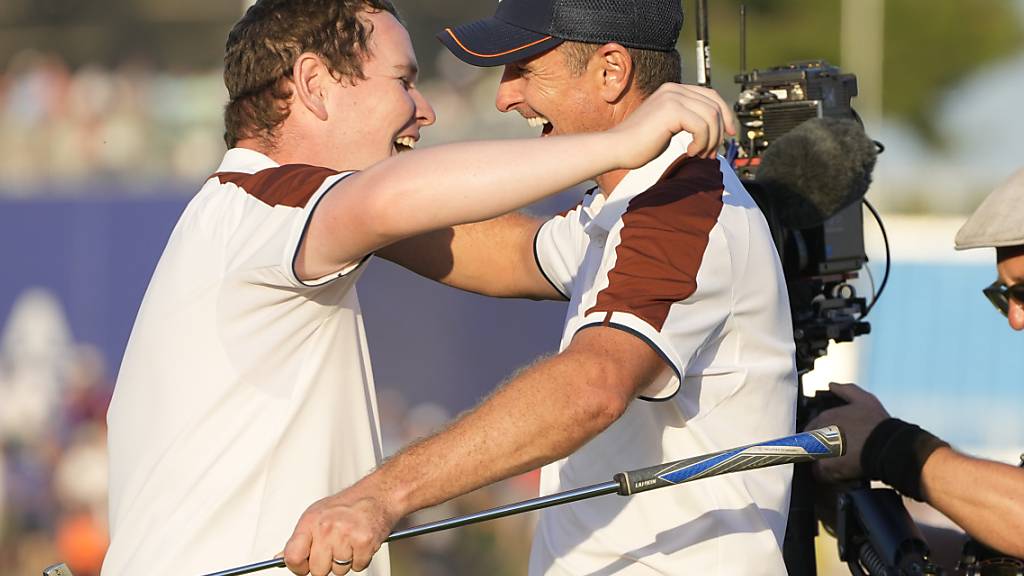 Unbändige Freude bein den Europäer Justin Rose (rechts) und  Robert Macintyre