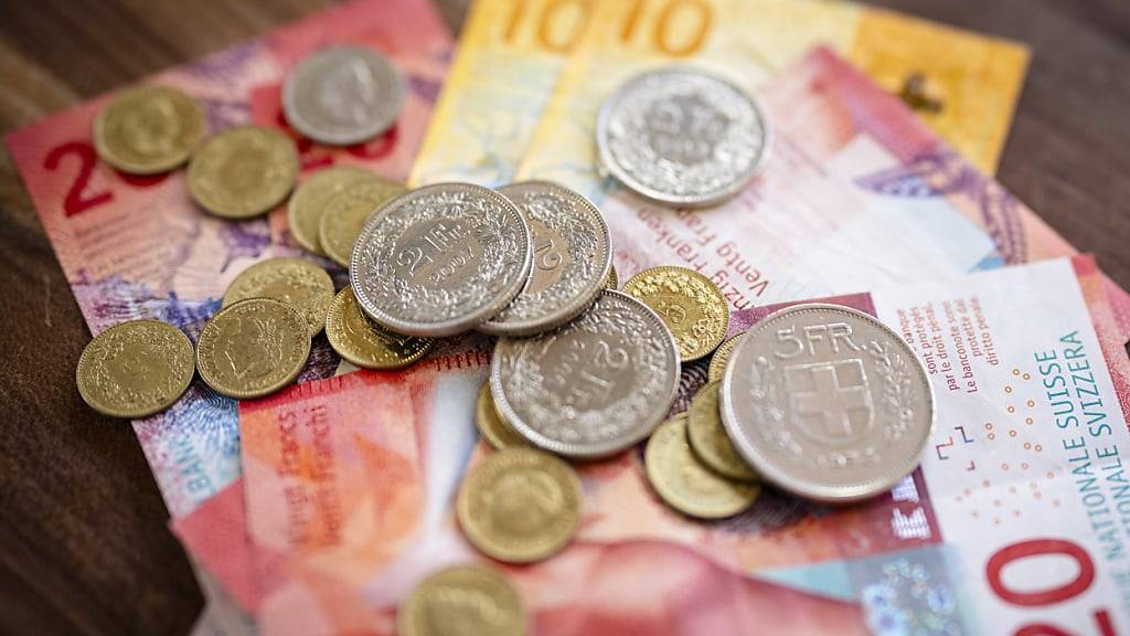 SNB: Bargeld-Akzeptanz weiterhin hoch - Einschränkungen beim ÖV