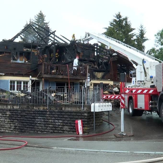 Nach Vollbrand in Haus: Polizei findet Leiche in Brandruine