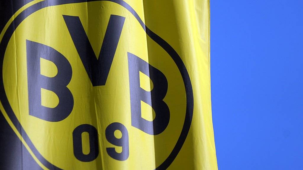 Fahne mit dem BVB Logo - BVB als Abkürzung für: Ballspielverein Borussia (Borussia ist Neulatein für Preussen).