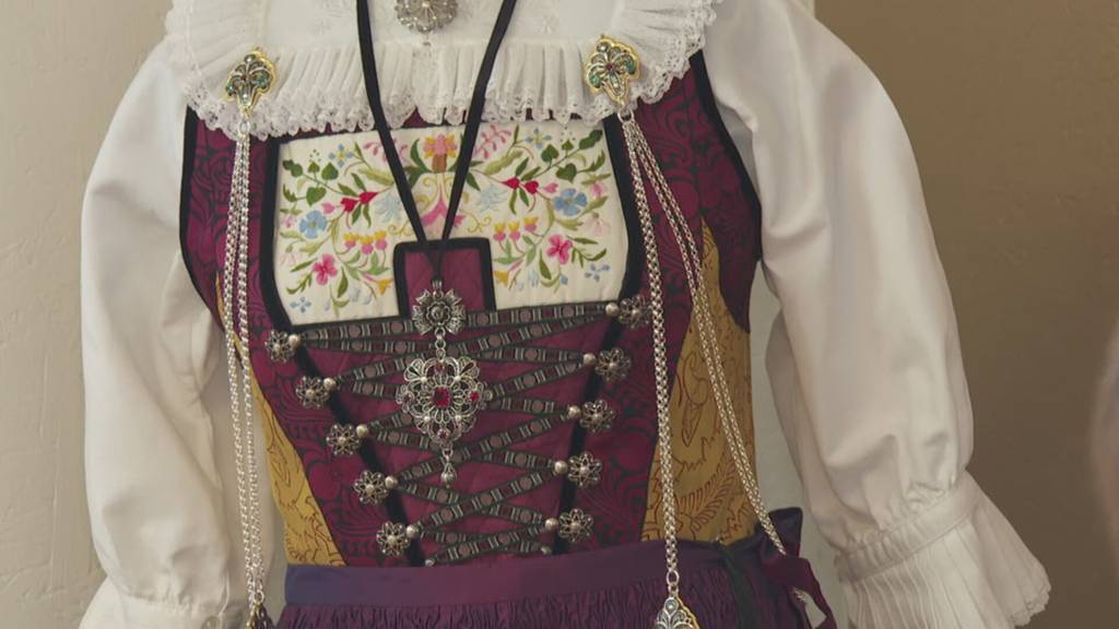 Ausbildung und Diplomfeier der Trachtenschneiderinnen