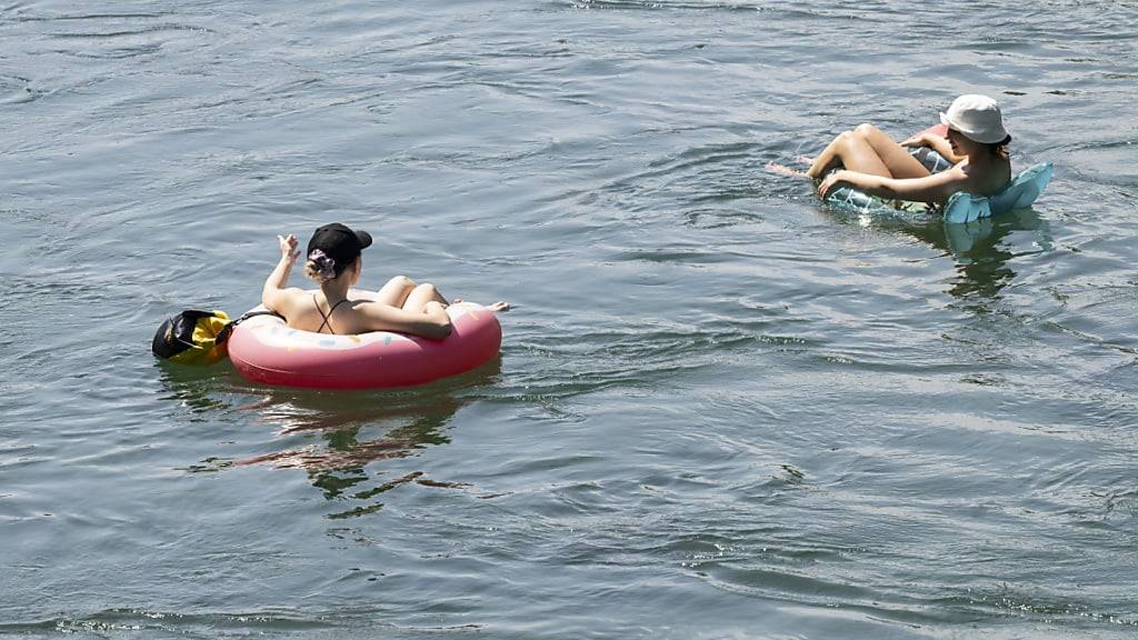 Über mangelnde Wärme kann sich niemand beklagen: Abkühlung in der Limmat bei 35 Grad am 11. Juli. (Archivbild)