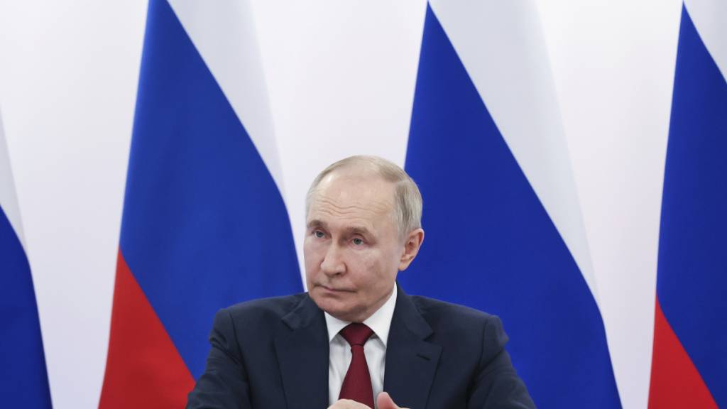 ARCHIV - Kremlchef Wladimir Putin will offenbar russische Waffenexporte in andere Länder ankurbeln. Foto: Vyacheslav Prokofyev/Pool Sputnik Kremlin/dpa