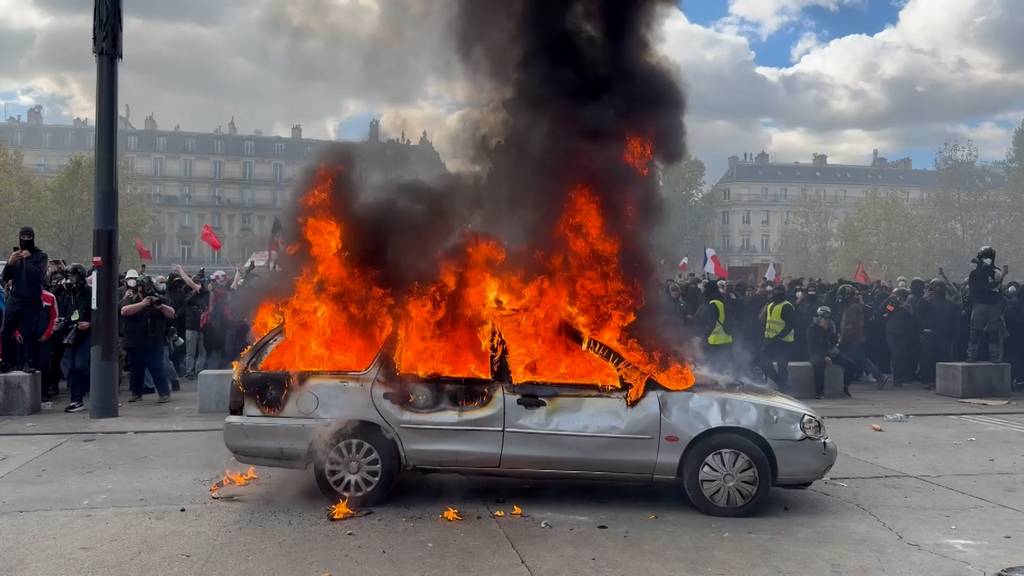 Brandstiftung und Plünderungen: Schwere Ausschreitungen bei Protesttag in Frankreich