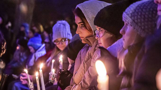 Nach tödlichem Vorfall bei US-Parade: Motiv des Fahrers weiter unklar