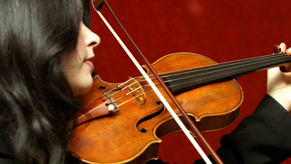 Die Geigen des italienisch Meisters Antonio Stradivari sind heissbegehrt und äusserst wertvoll. Jahrring-Analysen könnten helfen, die Echtheit dieser Instrumente zu prüfen.