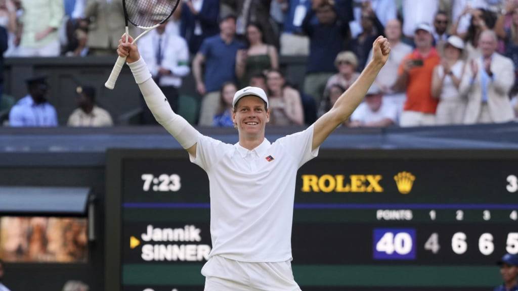 Triumph in Wimbledon: Jannik Sinner jubelt über seinen vierten Grand-Slam-Triumph, den ersten auf Rasen