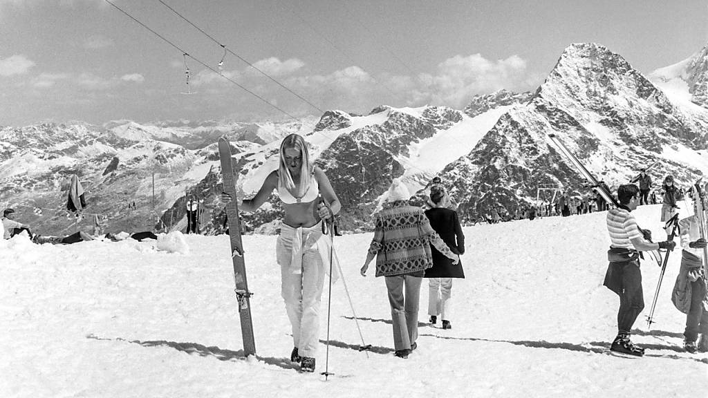 Früher konnte man auf dem Corvatsch sogar im Sommer Skifahren, wie dieses Bild vom 28. August 1970 beweist. (Archiv)