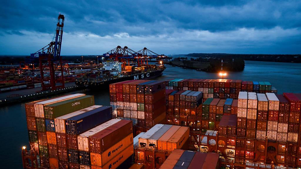 Der Welthandel und damit die Containerschifffahrt erholen sich schneller als erwartet von der Pandemie. (Themenbild)