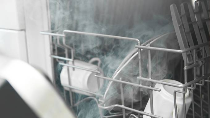 Wegen Defekt an Spülmaschine: 13 Personen atmen Chemiedämpfe ein